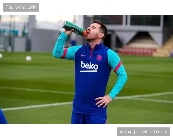 战术板：巴萨变阵3-4-3，其“区域压迫+定点盯防”中场策略收奇效